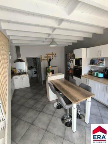 Maison de charme à Veyrins-Thuellin : 6 pièces, 4 chambres, poêle à granulés et terrain XXL !