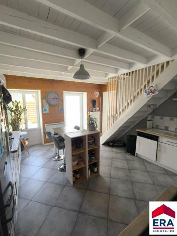 Maison de charme à Veyrins-Thuellin : 6 pièces, 4 chambres, poêle à granulés et terrain XXL !