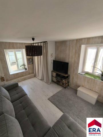 Maison de charme à Veyrins-Thuellin : 6 pièces, 4 chambres, poêle à granulés et terrain XXL !
