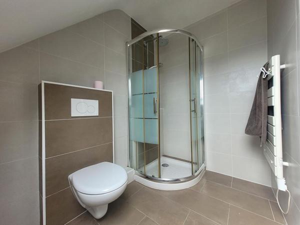 SARZEAU   Proche bourg, maison avec vie de plain-pied, accès PMR et 4 chambres