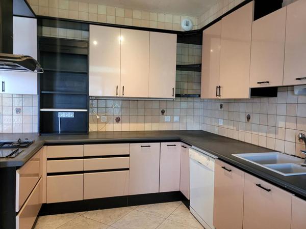 SARZEAU   Proche bourg, maison avec vie de plain-pied, accès PMR et 4 chambres