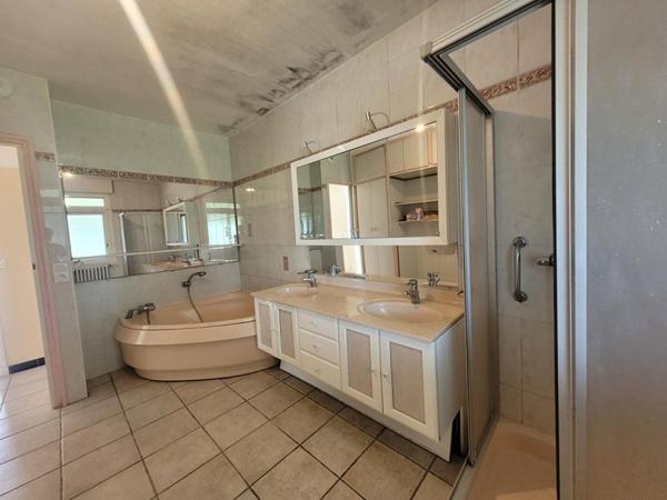 SARZEAU   Proche bourg, maison avec vie de plain-pied, accès PMR et 4 chambres