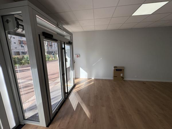 Marseille (13006) Local Commercial - 180m2 - Cantini / 26ème Centenaire