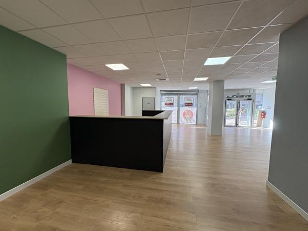 Marseille (13006) Local Commercial - 180m2 - Cantini / 26ème Centenaire