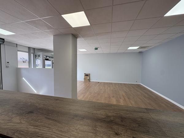 Marseille (13006) Local Commercial - 180m2 - Cantini / 26ème Centenaire