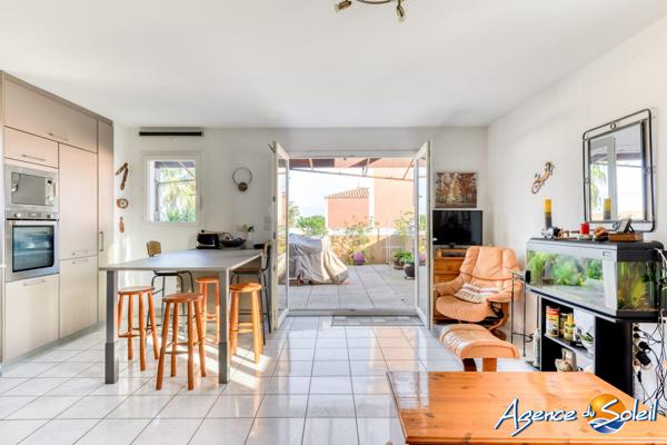 Appartement à Saint-Pierre-la-Mer PAVILLON T4 + 2 GARAGES