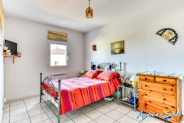 Appartement à Saint-Pierre-la-Mer PAVILLON T4 + 2 GARAGES