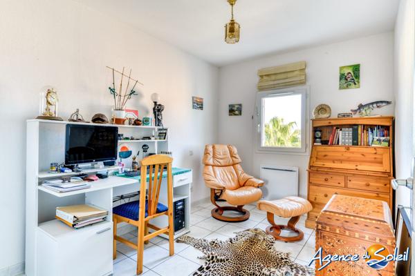 Appartement à Saint-Pierre-la-Mer PAVILLON T4 + 2 GARAGES