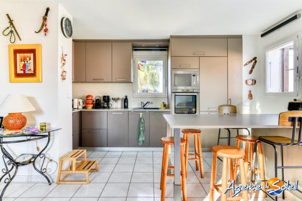 Appartement à Saint-Pierre-la-Mer PAVILLON T4 + 2 GARAGES