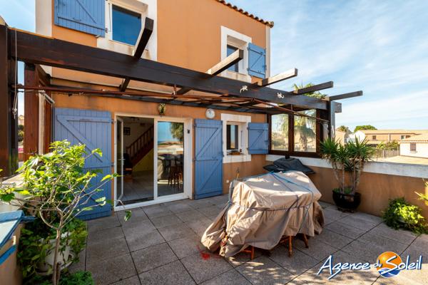 Appartement à Saint-Pierre-la-Mer PAVILLON T4 + 2 GARAGES
