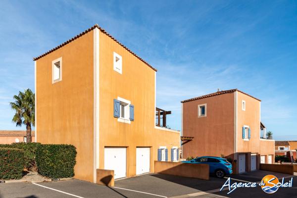 Appartement à Saint-Pierre-la-Mer PAVILLON T4 + 2 GARAGES