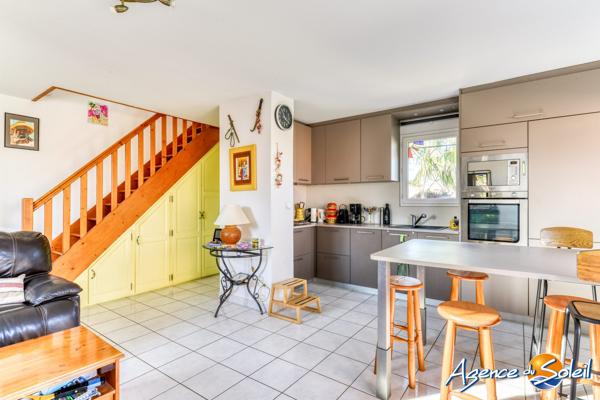 Appartement à Saint-Pierre-la-Mer PAVILLON T4 + 2 GARAGES