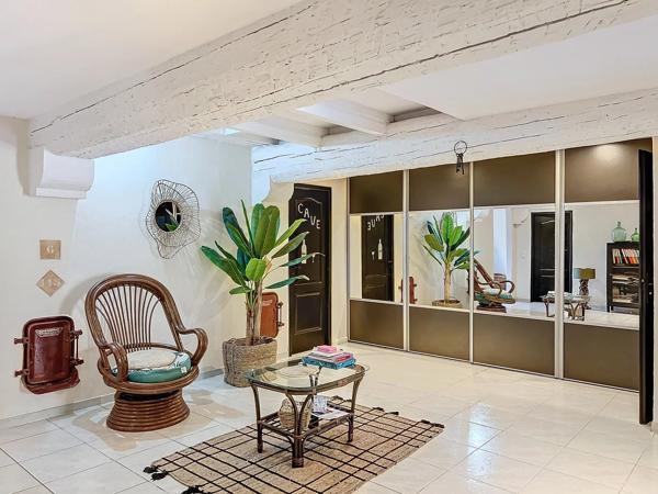 MAS SCINDE EN DEUX HABITATIONS AVEC JARDIN ET PISCINE, PERPIGNAN