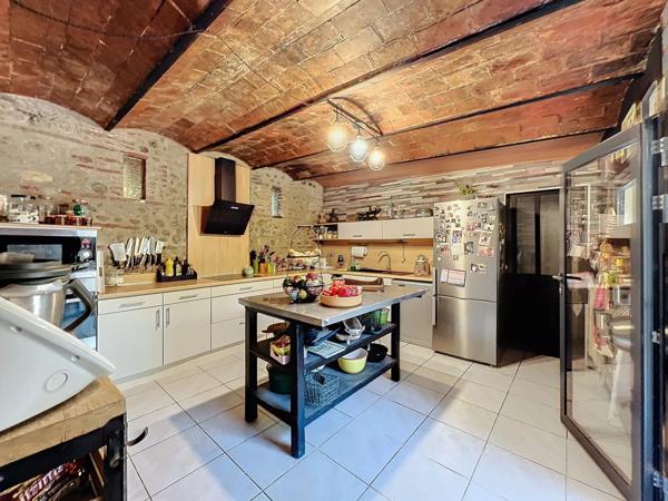 MAS SCINDE EN DEUX HABITATIONS AVEC JARDIN ET PISCINE, PERPIGNAN