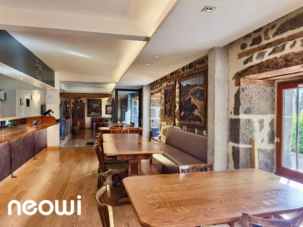 RESTAURANT PRÊT À L’EMPLOI AVEC HABITATION T4 ET GRAND STUDIO INDÉPENDANT