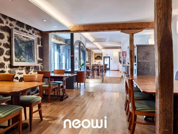 RESTAURANT PRÊT À L’EMPLOI AVEC HABITATION T4 ET GRAND STUDIO INDÉPENDANT