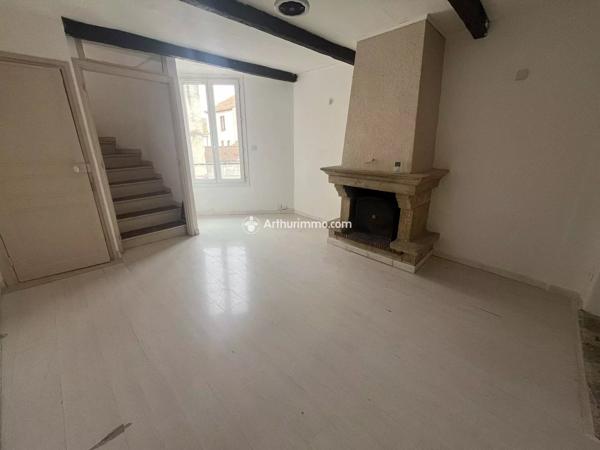 Location                                                      Appartement
                        
                     3 pièces                      48 m2                     à Millau