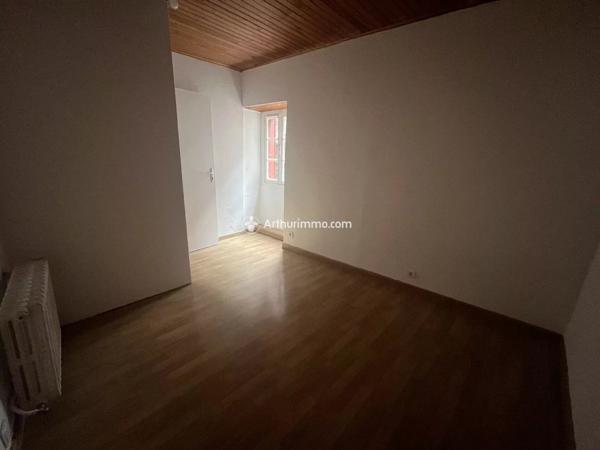 Location                                                      Appartement
                        
                     3 pièces                      48 m2                     à Millau