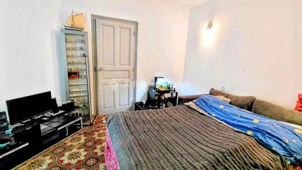 Vente                                                      Maison de ville
                        
                     6 pièces                      165 m2                     à Castres