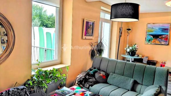 Vente                                                      Maison de ville
                        
                     6 pièces                      165 m2                     à Castres