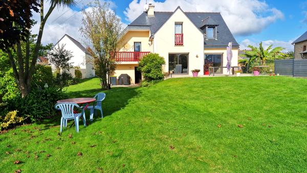 MAISON CONTEMPORAINE DE 2001, COMMODITES A PIED.