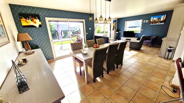 MAISON CONTEMPORAINE DE 2001, COMMODITES A PIED.