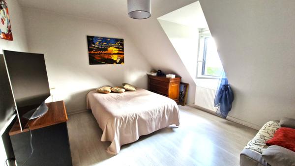 MAISON CONTEMPORAINE DE 2001, COMMODITES A PIED.