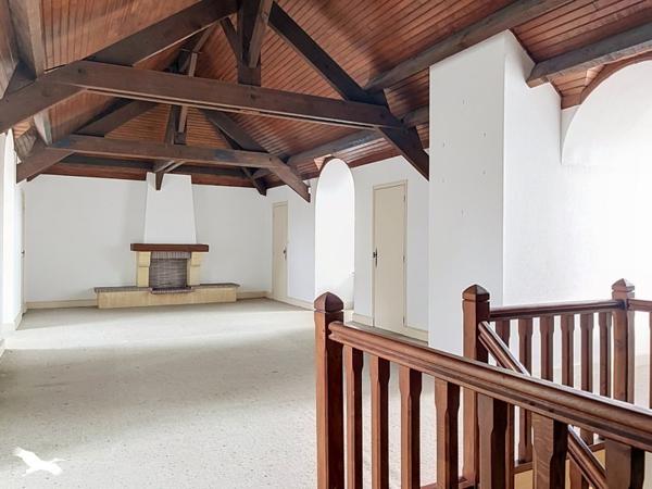 Maison à vendre 565 380 € Eysines 7 p 220 m² DPE E