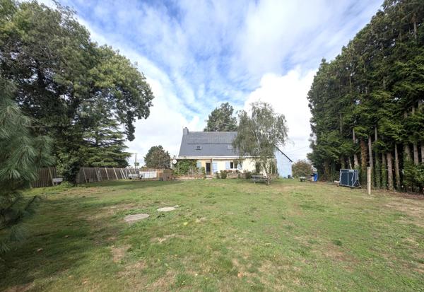 56130 FEREL- Maison familiale avec 5 chambres, dépendances et 5000 m² de terrain et étang