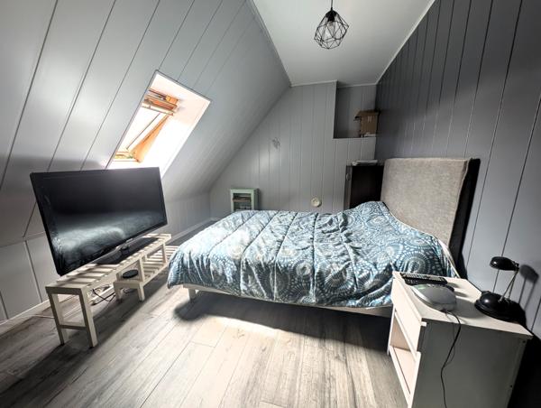 56130 FEREL- Maison familiale avec 5 chambres, dépendances et 5000 m² de terrain et étang