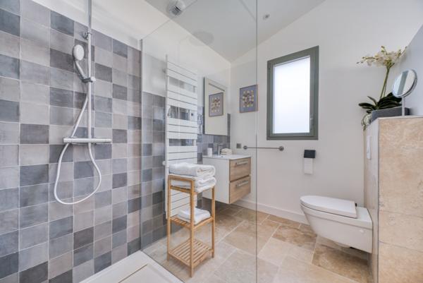 Villa récente de standing vue sur Mer