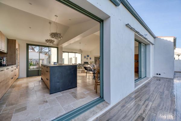 Villa récente de standing vue sur Mer