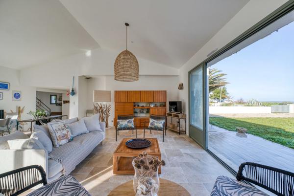 Villa récente de standing vue sur Mer