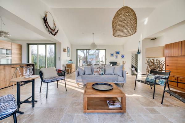 Villa récente de standing vue sur Mer