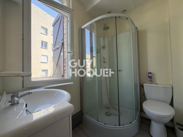 SAINT PIERRE - IMMEUBLE D'ENVIRON 60M² COMPRENANT 3 LOGEMENTS