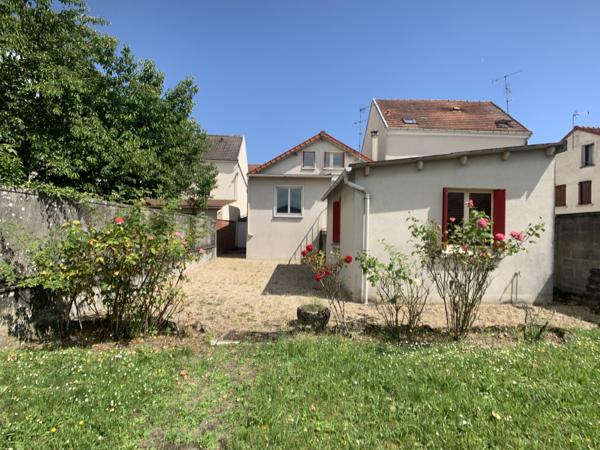 Maison
                                                                                                                                                                                                                                                                                                                        6 pièce(s)                                                                                                                                                                                                          3 chambre(s)                                                                                                                                                                                                          154  m²
