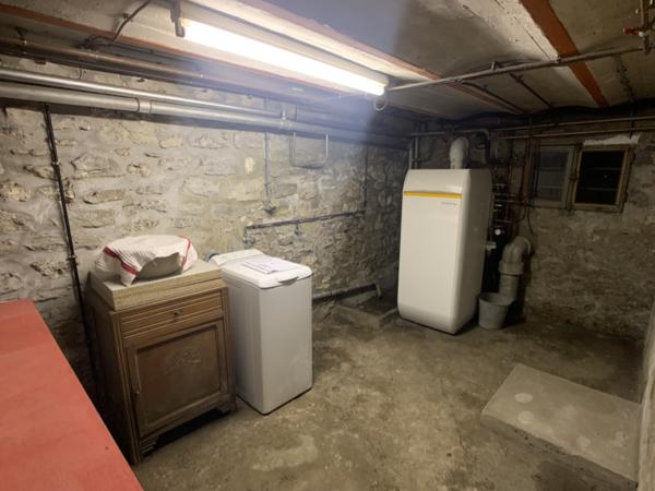 Maison
                                                                                                                                                                                                                                                                                                                        6 pièce(s)                                                                                                                                                                                                          3 chambre(s)                                                                                                                                                                                                          154  m²