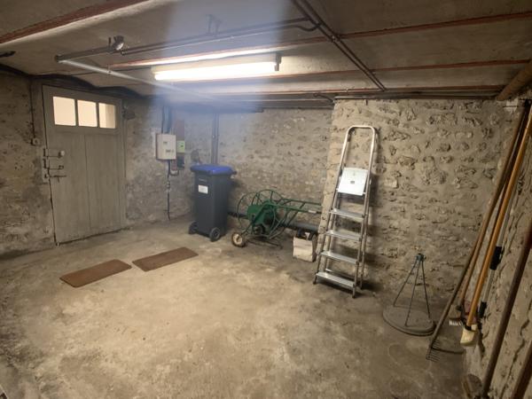 Maison
                                                                                                                                                                                                                                                                                                                        6 pièce(s)                                                                                                                                                                                                          3 chambre(s)                                                                                                                                                                                                          154  m²