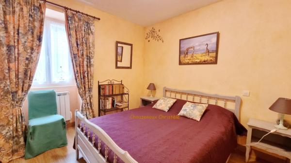 24210 Thenon : maison et 3 Gîtes