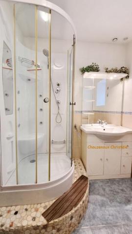 24210 Thenon : maison et 3 Gîtes