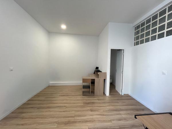A LOUER - BUREAUX - 20 M2 - AVEC PARKING - SAINT-QUENTIN