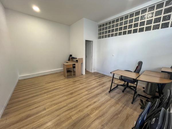 A LOUER - BUREAUX - 20 M2 - AVEC PARKING - SAINT-QUENTIN