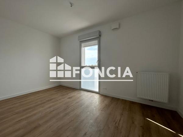 Location Appartement 3 pièces 69.6 m² - 31BIS AU 39BIS AVENUE DU COMMANDANT LISIACK Aytre 17440