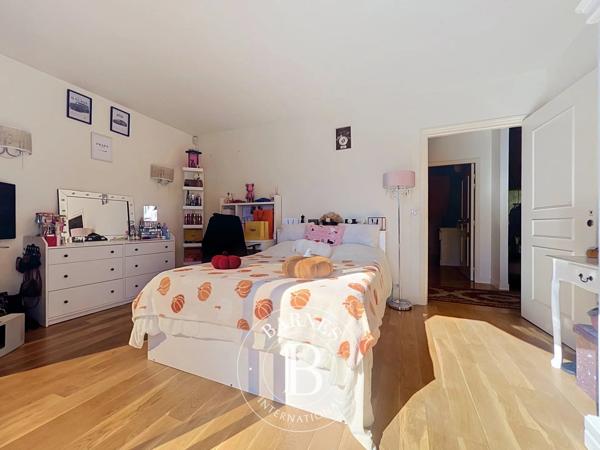 Chennevières-sur-Marne, Maison 4 Chambres -  254 m² à vendre