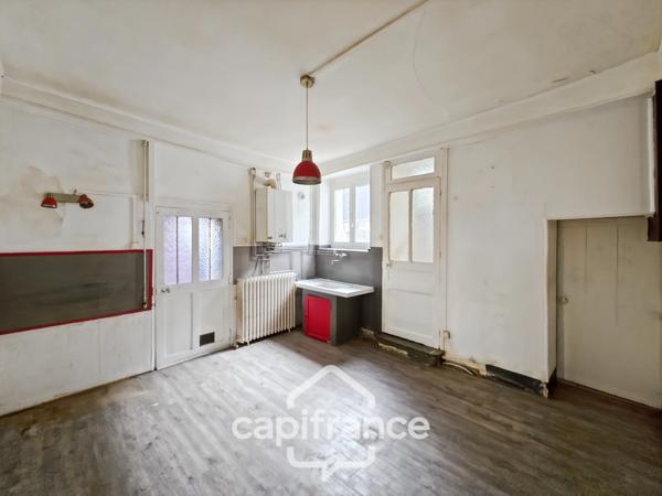 Maison de ville 64 m² – La Charité-sur-Loire (58) – Centre historique – Fort potentiel