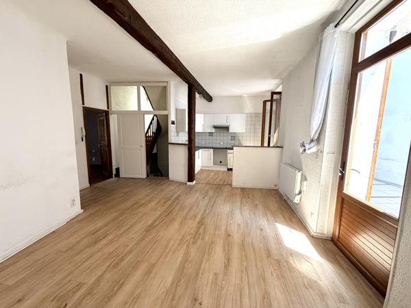 Maison de ville avec garage et terrasse