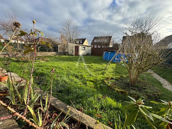 Maison idéale pour une famille en quête d'un cadre de vie pratique et agréable.