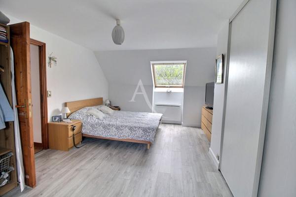 Maison idéale pour une famille en quête d'un cadre de vie pratique et agréable.