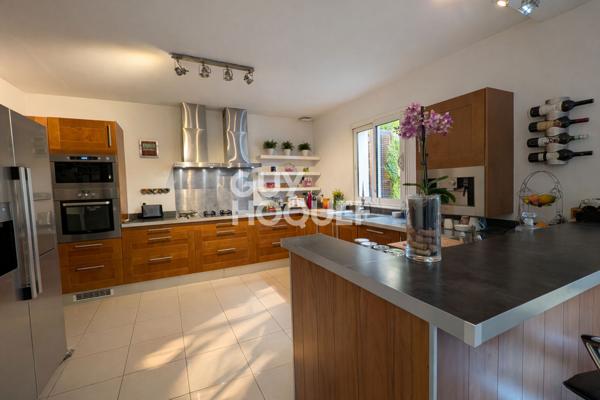 JUZIERS - Maison 7 pièces, 4 chambres.