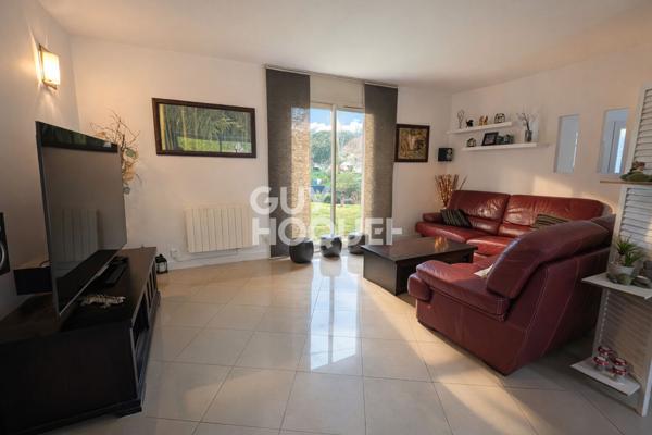 JUZIERS - Maison 7 pièces, 4 chambres.